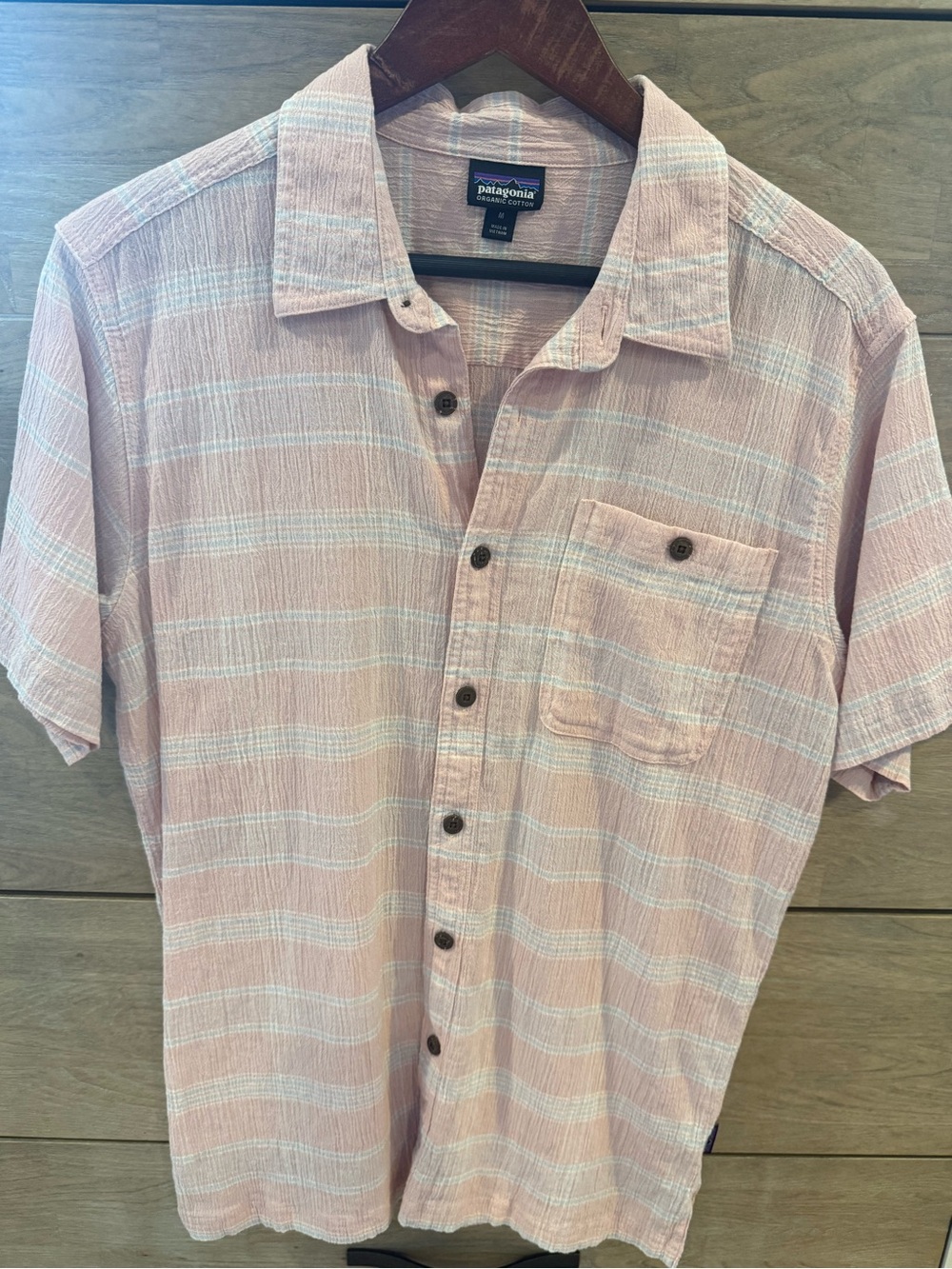 Patagonia Men’s Light Pink Short-Sleeve Button-Up Shirt,Medium ,NWOT